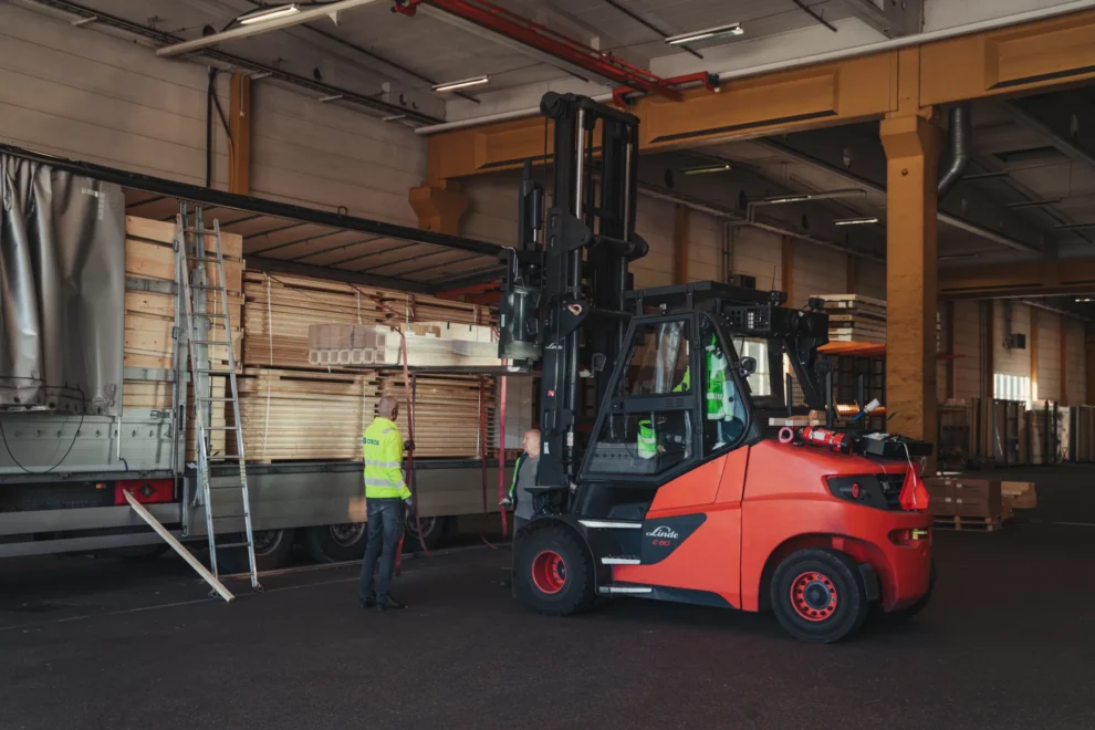 Housing giant ships emergency shelters to Ukraine