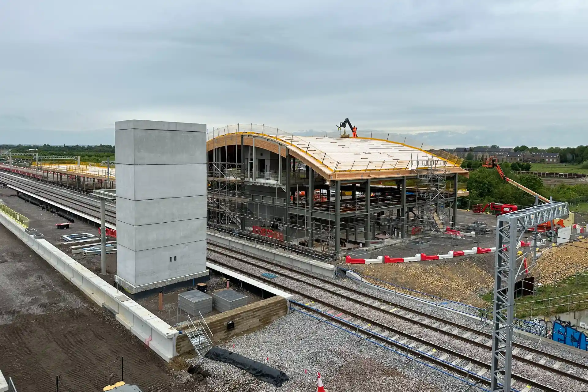 Contractor collapse delays £100m station