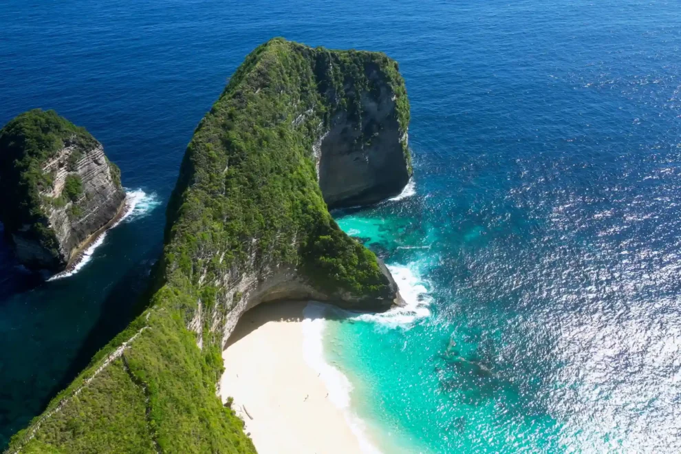 Bali shuts down construction after viral backlash