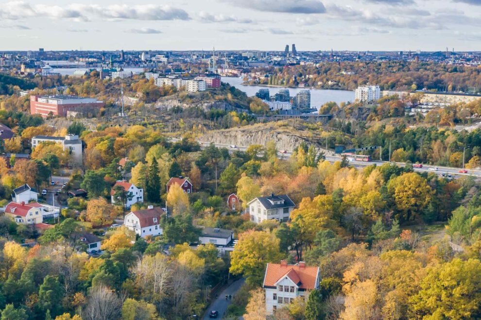 Residents clash over 900-unit housing plan