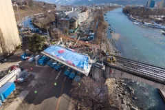 1,400-ton bridge moved without cranes