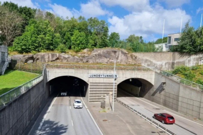 Tunnel to shut as ceiling cracks demand action Thumbnail