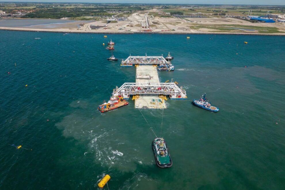 Third Fehmarn Belt element reaches the seabed