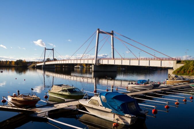 Transport cripples Sweden’s historic cable-stayed bridge Thumbnail